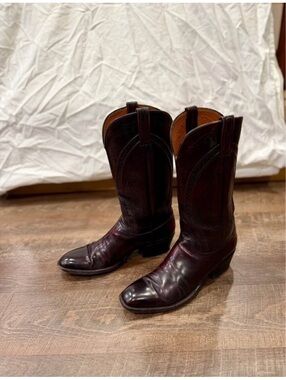 Vintage USA-made Laredo western cowboy boots in a rich burgundy/oxblood color.